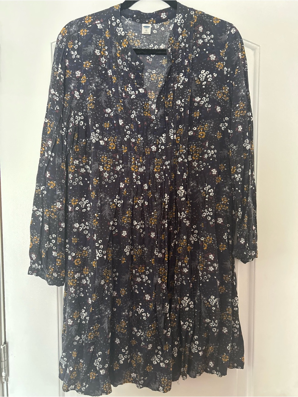 Old Navy Navy Floral V-Neck Tunic with White and Mustard Print